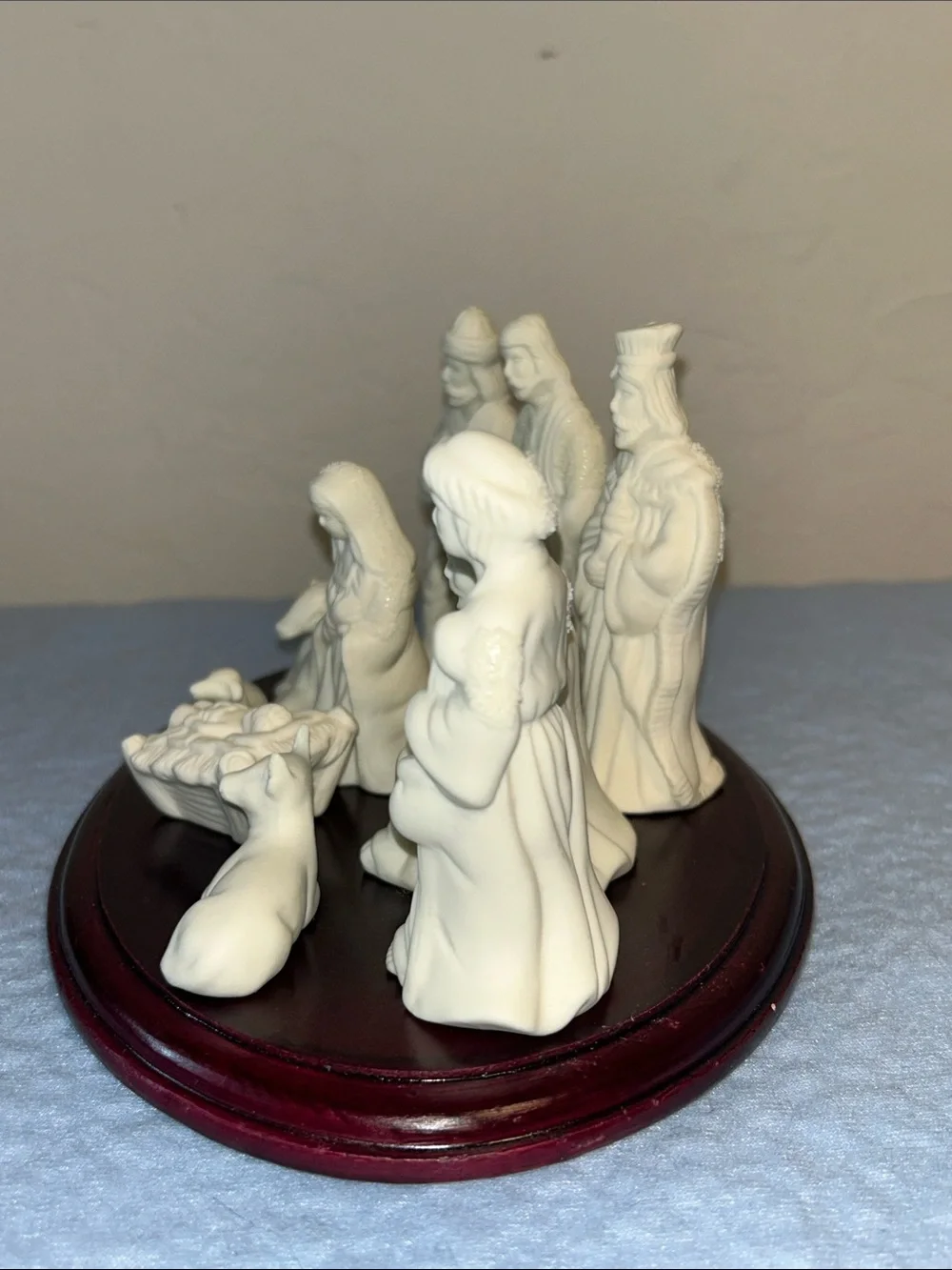 World Bazaars Jade Collection 11-Piece Porcelain Nativity Scene Set Oval Base